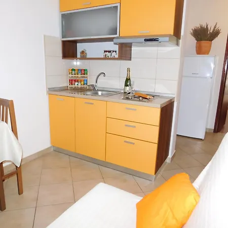 Iva 3* Pakoštane