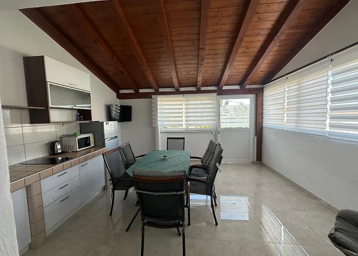 Iva בית הארחה פאקוסטאן