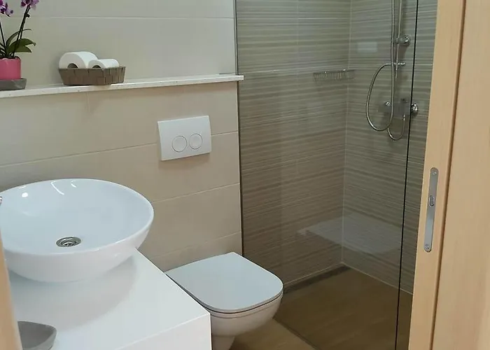 Iva בית הארחה 3*