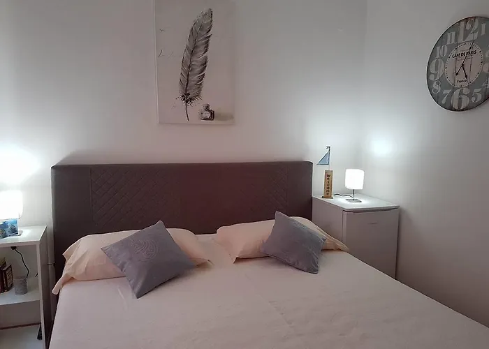 Iva בית הארחה 3*